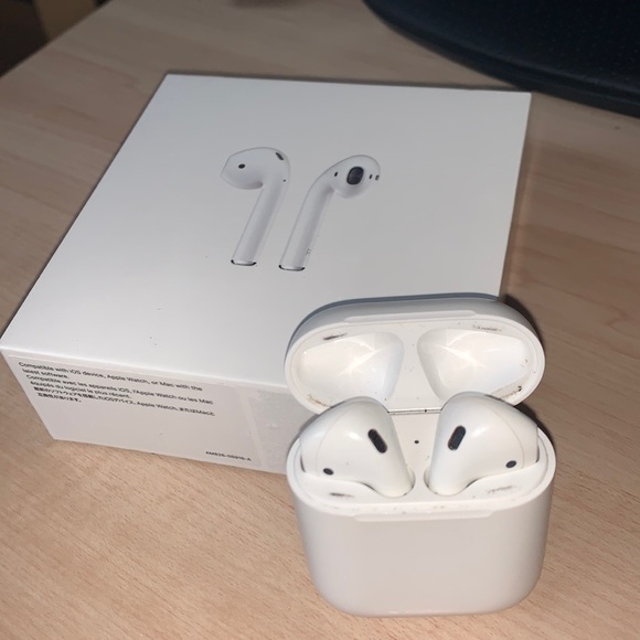 Apple AirPods - Picture 1 of 4